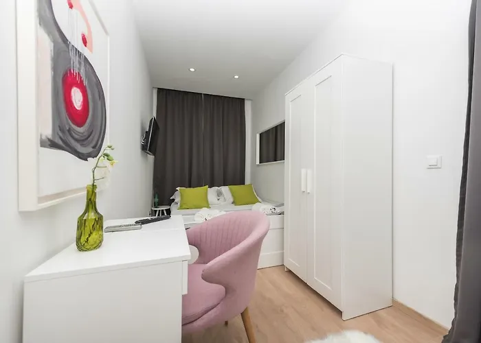 فيلة Mila ماكارسكا