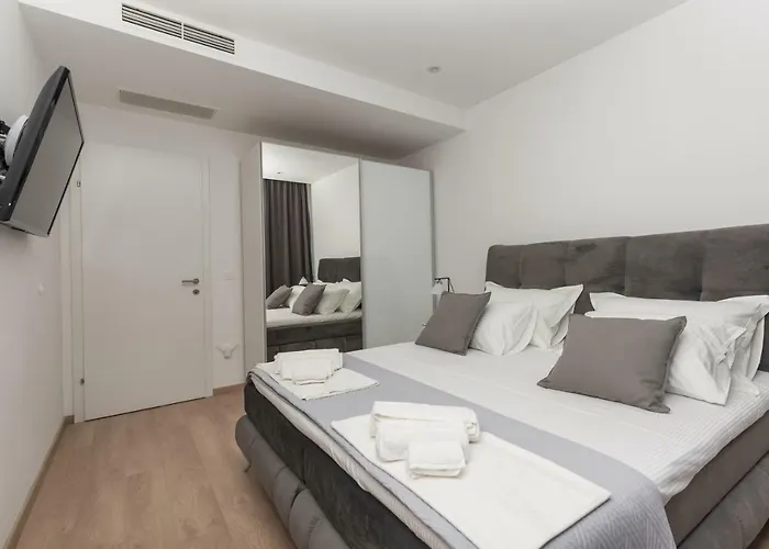 فيلة Mila ماكارسكا